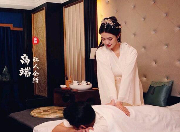 前天我在上海虹口一家养生会所，帮助你的身体慢慢放松